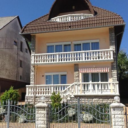 Alom Haz Apartment ซาลาคาโรส ภายนอก รูปภาพ