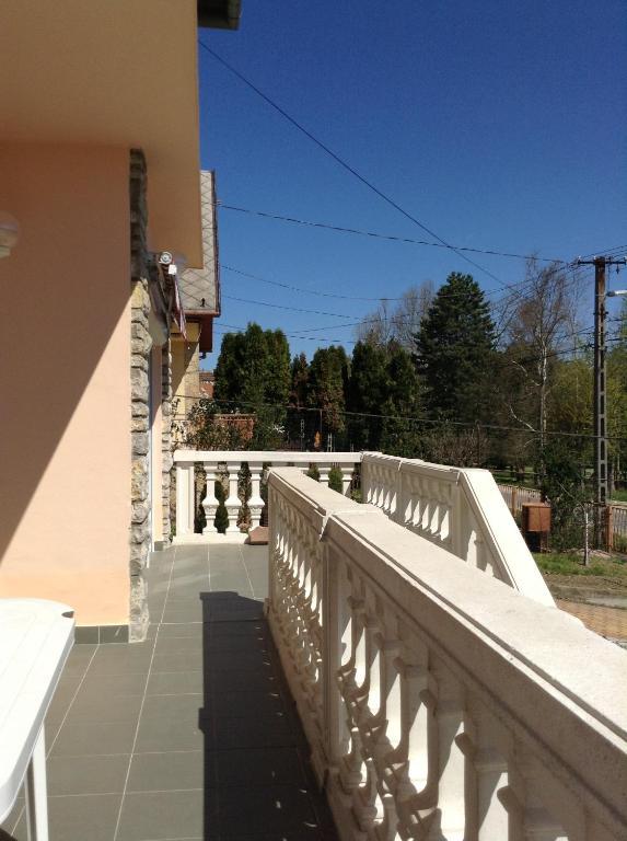 Alom Haz Apartment ซาลาคาโรส ภายนอก รูปภาพ