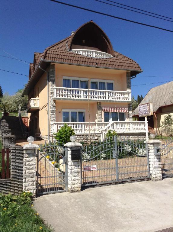 Alom Haz Apartment ซาลาคาโรส ภายนอก รูปภาพ