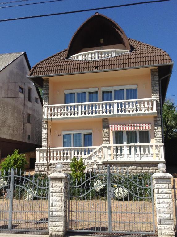 Alom Haz Apartment ซาลาคาโรส ภายนอก รูปภาพ