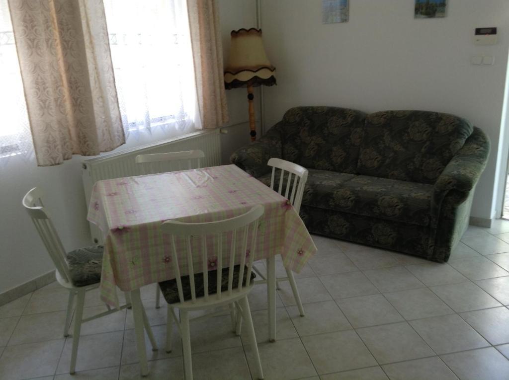 Alom Haz Apartment ซาลาคาโรส ภายนอก รูปภาพ